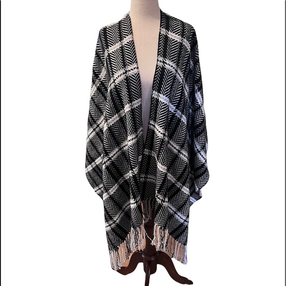 Black & White Checkered Open Poncho - Picture 1 of 4